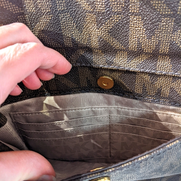 Michael Kors Jet Set Large Snap Pocket Tote - Picture 7 of 13